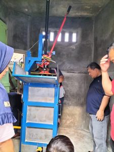 Inovasi Mesin Hot Press Plastik Karya Prodi Teknik Mesin UNIMMA Dukung Bank Sampah di Kelurahan Wates, Magelang Selatan, Kota Magelang