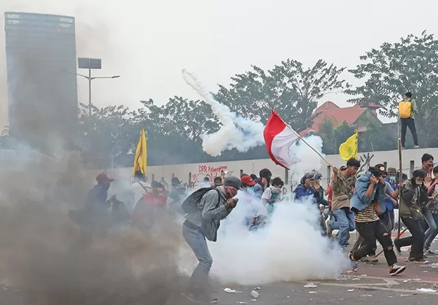 Gas Air Mata Saat Demontrasi